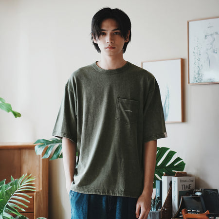 (ZT1382) Sunflower Embroidery Two Pockets Tee