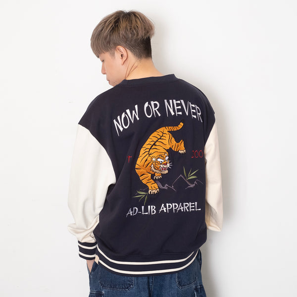 (SW484) Tiger Embroidery Souvenir Sweater