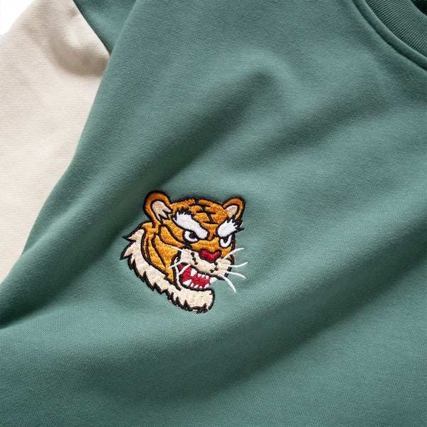 (SW484) Tiger Embroidery Souvenir Sweater